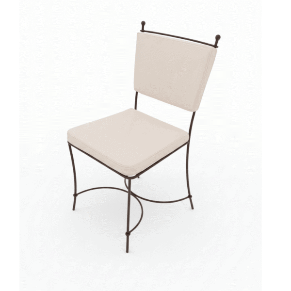 Chaise en fer forgé avec coussin beige
