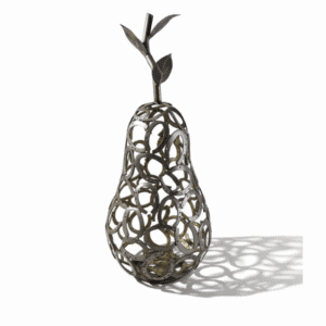 Sculpture poire ajourée en métal